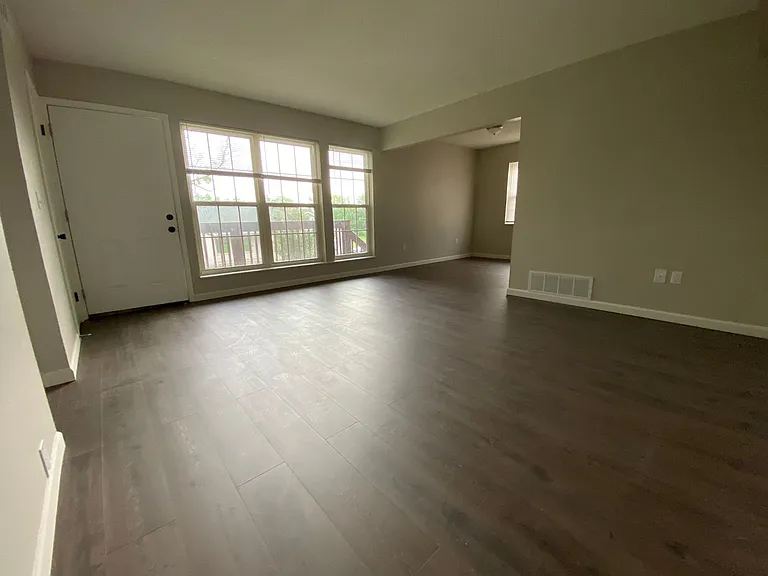 170 Westmount Dr — Photo 14