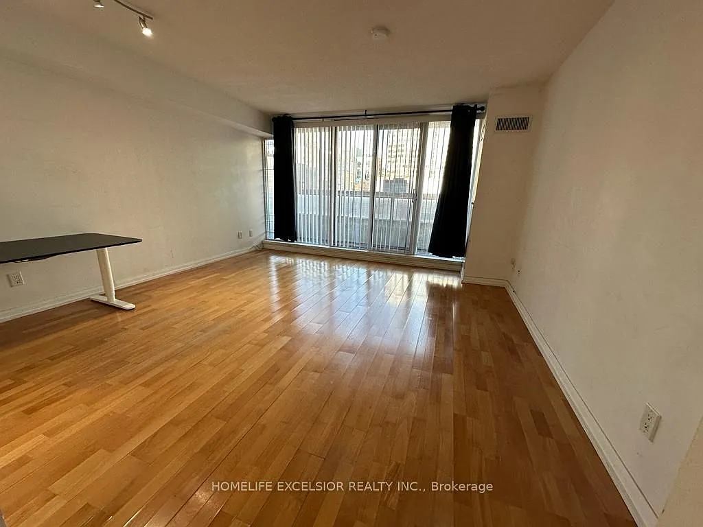 Studio, $2,100 — Photo 4