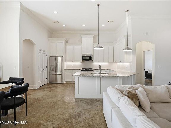 4th image of 607 Gloucester Way