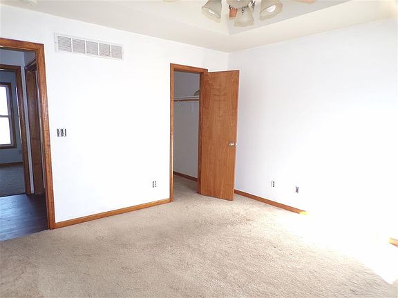 4th image of 117 Parkview St