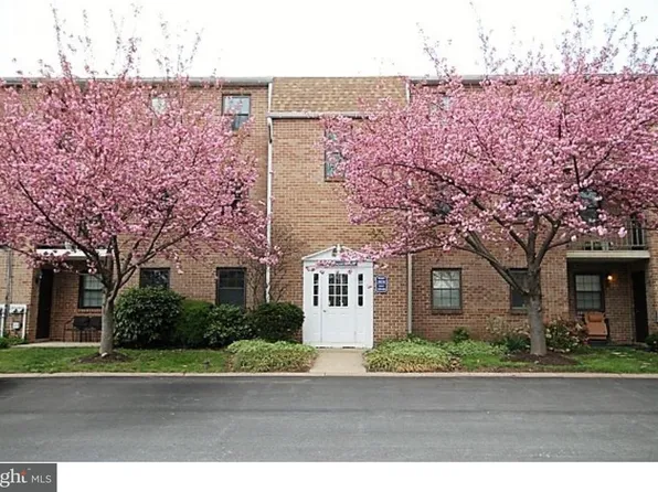 127 Woodstream Dr #4, Norristown, PA 19403