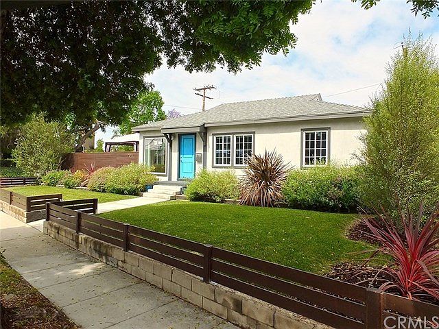 2311 Argonne Ave in Long Beach located on a corner lot