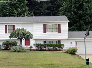 1820 Oneida St, Cuyahoga Falls, OH 44221
