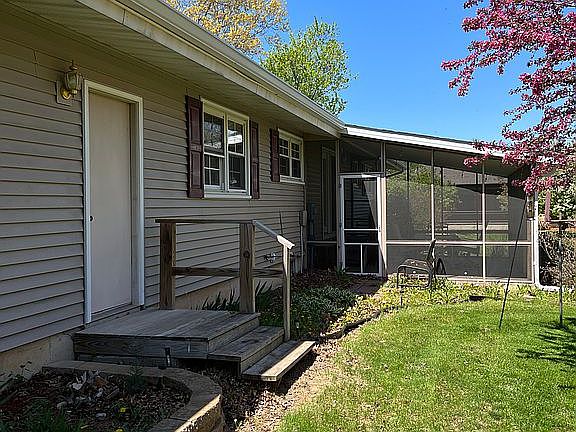 4th image of 704 Franklin St