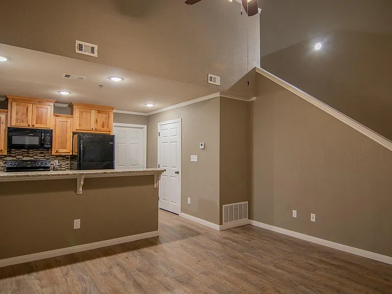 Creekside Apartments — Photo 30