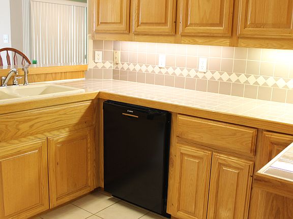 5th image of 881 Quail Hollow Dr