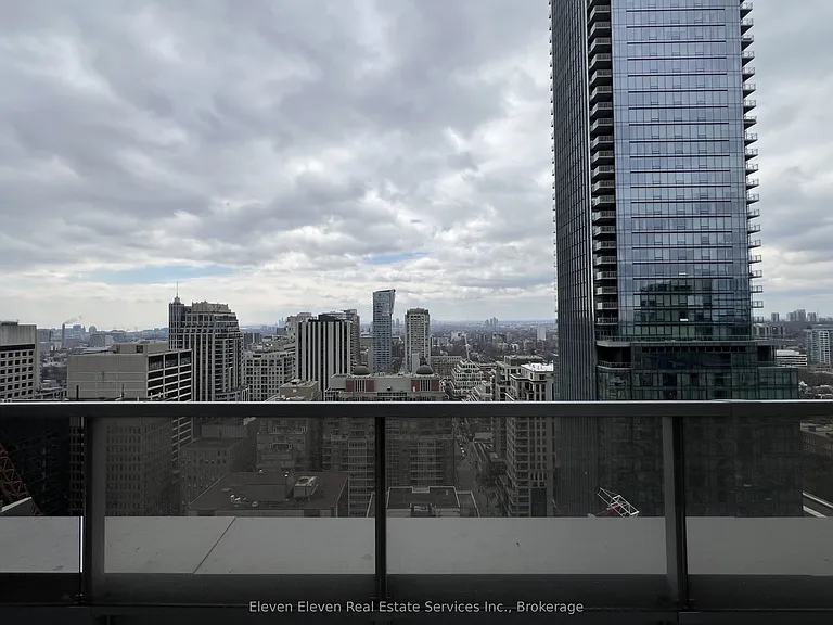 11 Yorkville Ave #2402 — Photo 8