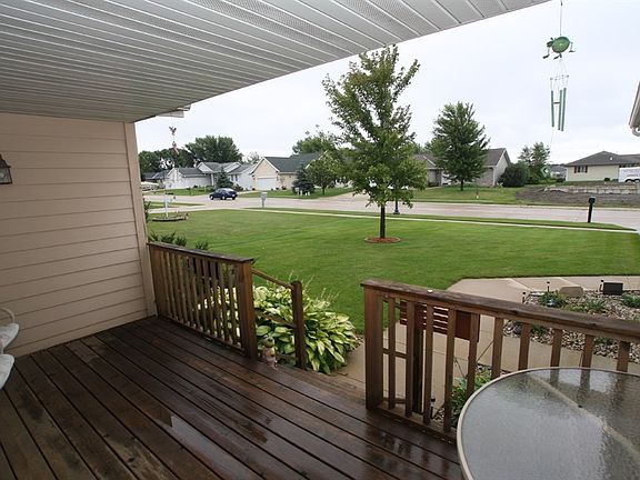 3rd image of 2710 Zenith Ave