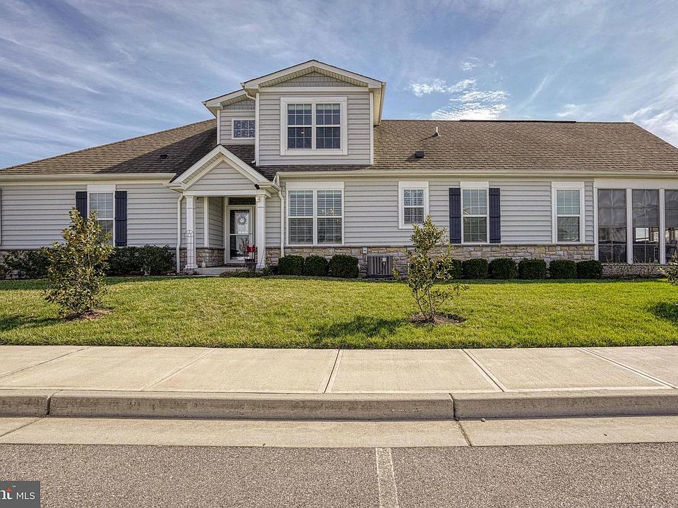 1st image of 917 Moorings Cir Unit 131