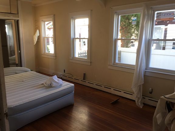 2nd image of 139 Poplar St