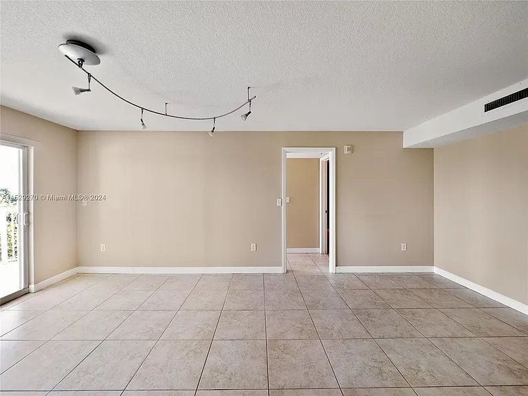 280 SW 20th Rd #702 — Photo 8
