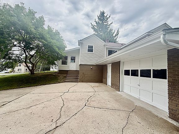 2nd image of 1126 S Shiawassee St