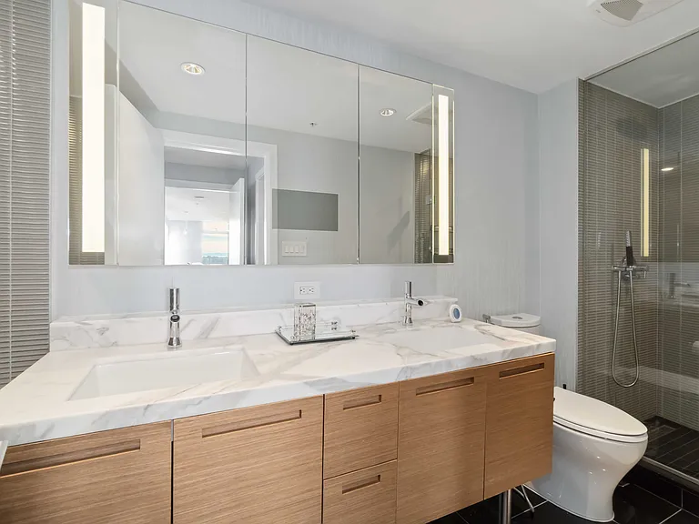 777 Richards St #D42 — Photo 31