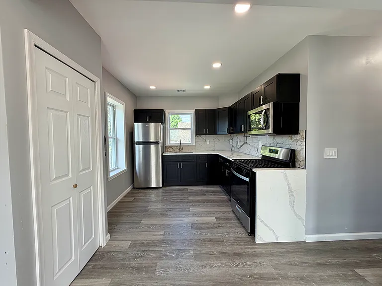 191 Hudson St #2 — Photo 5