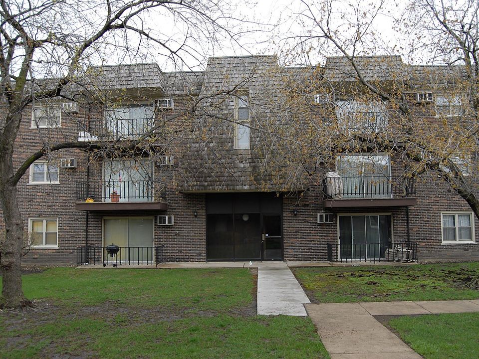 2nd image of 5916 W 87th St APT 1E