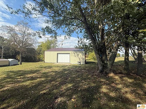 3rd image of 160 Guffey Rd