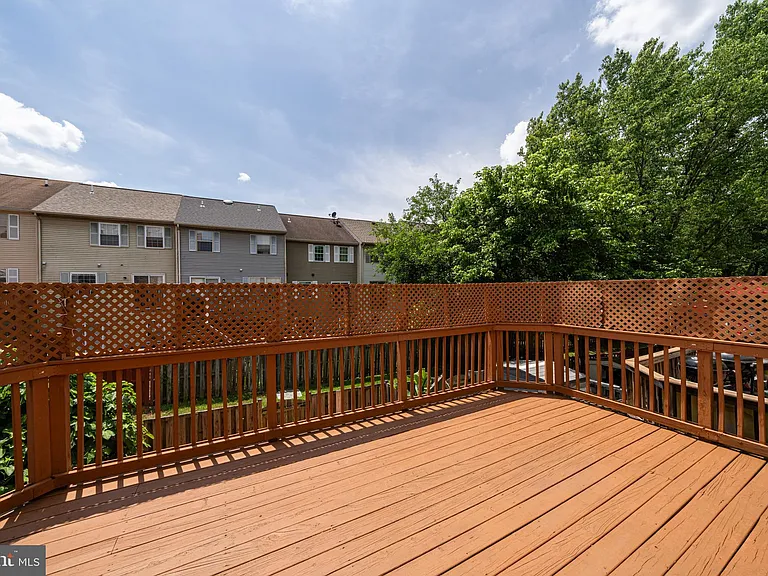8593 Burlington Ct — Photo 35