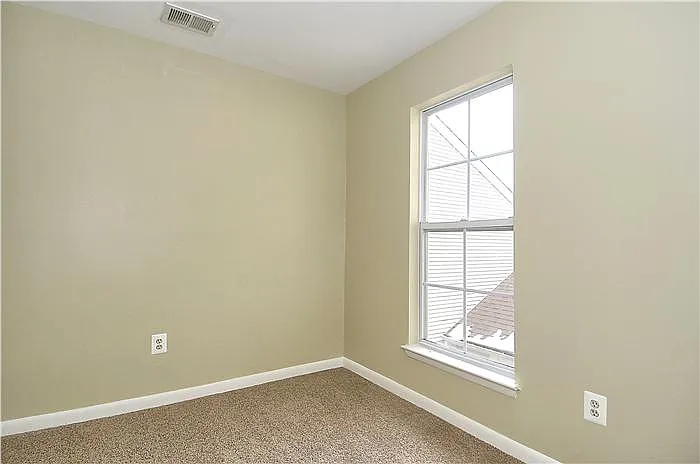 Photo 1 of 25 - 18113 Royal Bonnet Cir - Gaithersburg, MD Primary Photo - 18113 Royal Bonnet Cir