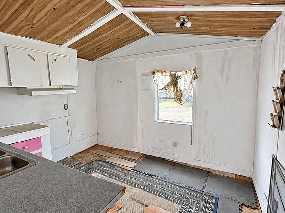 2nd image of 2166 Belview Rd #48