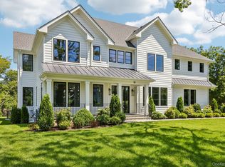 41 Potters Ln, New Rochelle, NY 10805