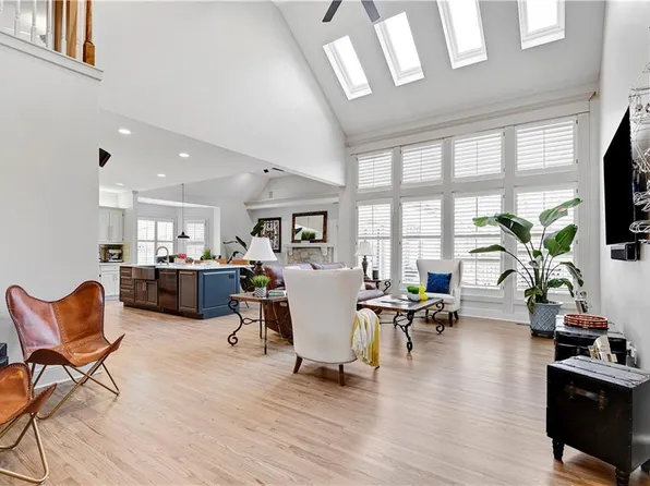 14501 Dearborn St, Overland Park, KS 66223