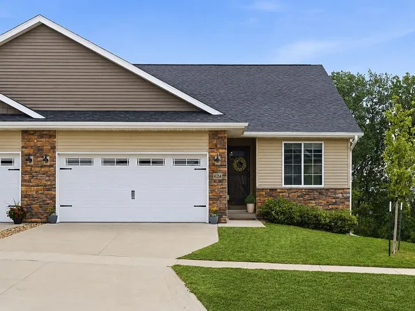 624 Creekside Dr, Tiffin, IA 52340