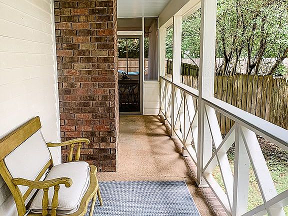 5th image of 602 Country Springs Dr
