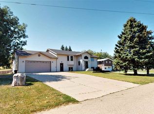 100 62nd St SW, Minot, ND 58701