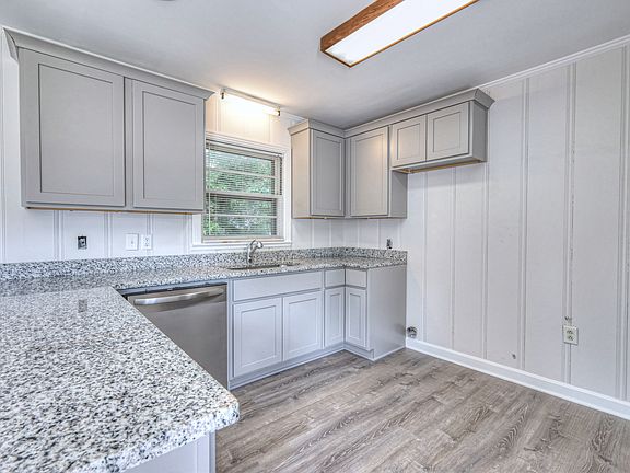 4th image of 520 E College St #A