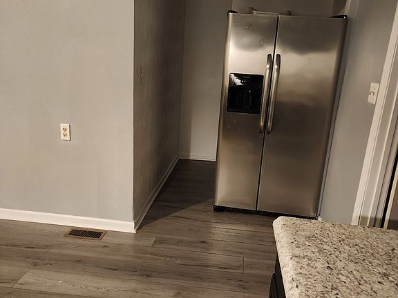 5th image of 2212 Green St
