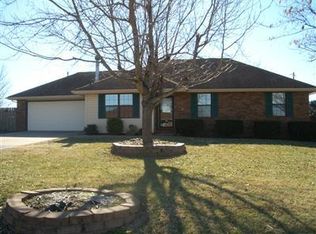 1326 W Paradise Dr, Nixa, MO 65714