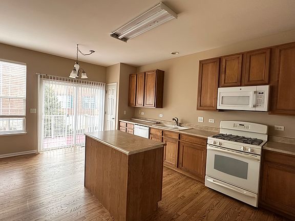 3rd image of 4149 Milford Ln