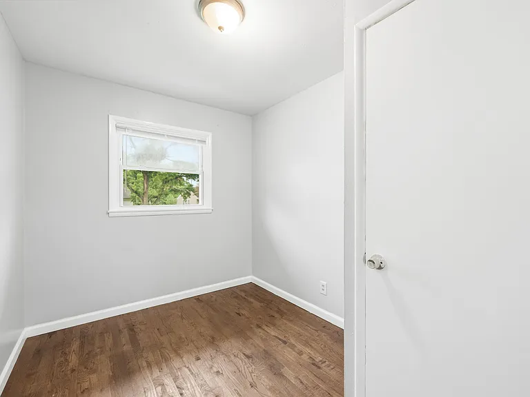 10519 Renfrew Dr — Photo 7