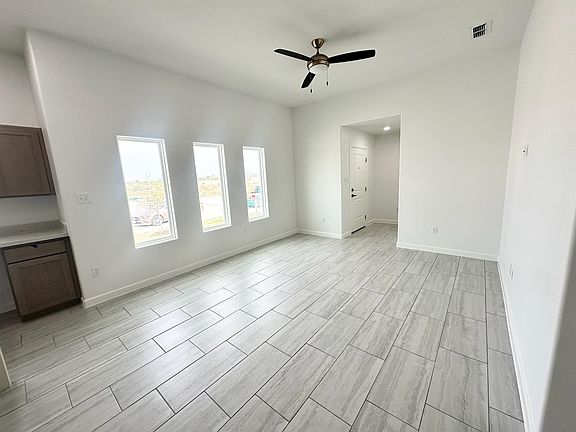 4th image of 144 Gillian Dr