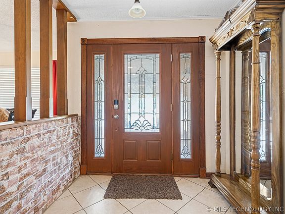 4th image of 135 Chaparral St