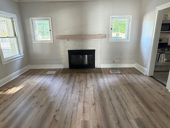 3rd image of 1088 Beachview Rd