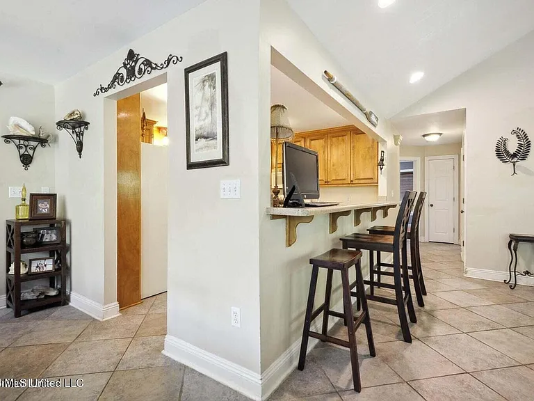 12216 Sandy Hook Ln — Photo 10
