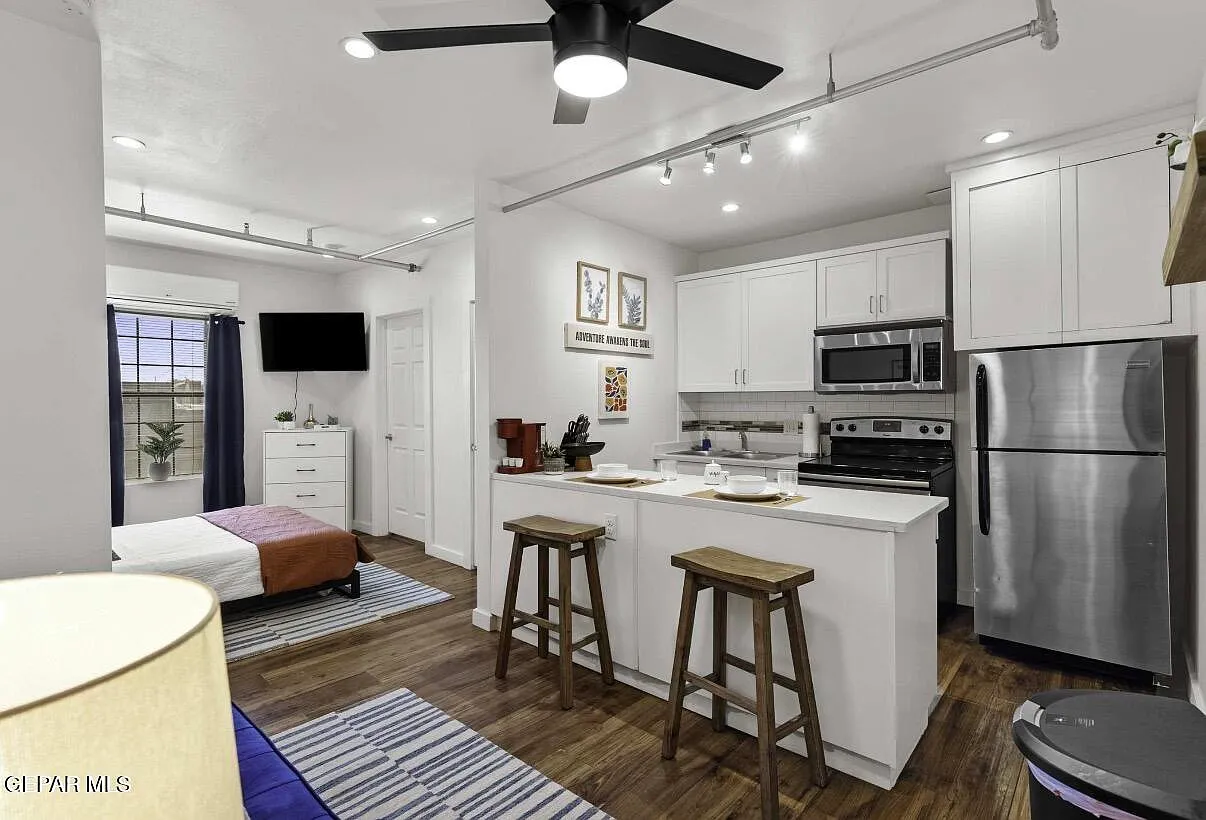 1 bed, 400 sqft, $900 — Photo 4