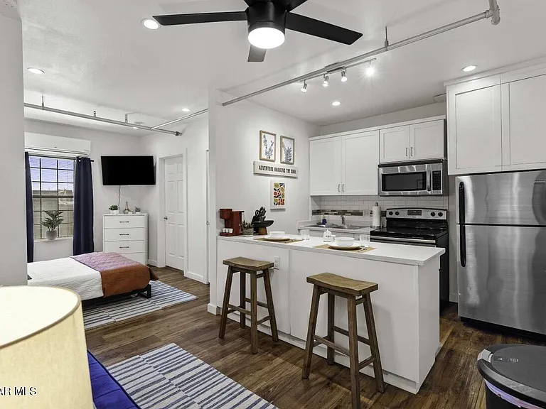 513 W San Antonio Ave #3 — Photo 4