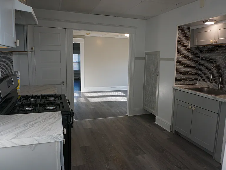 150 S 12th St #3 — Photo 4