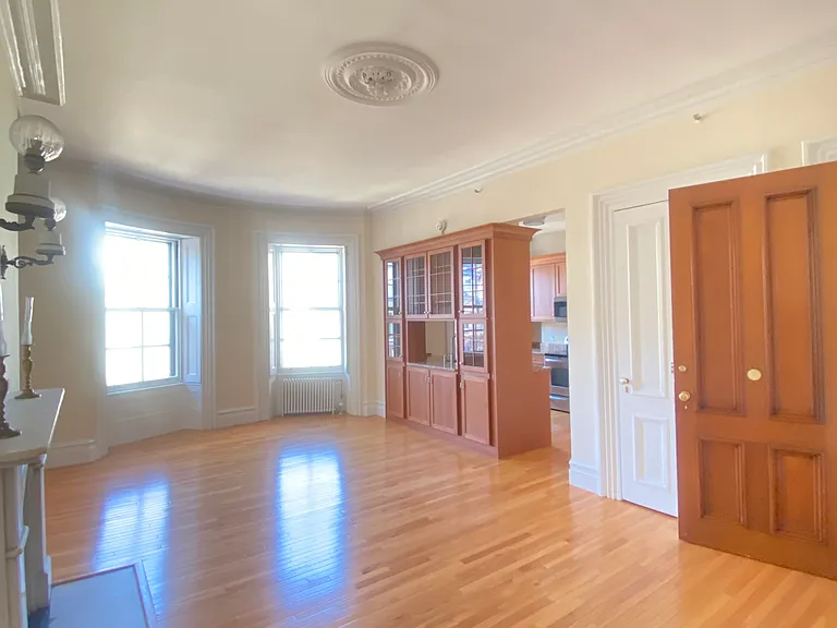 39 Commonwealth Ave #3R — Photo 1