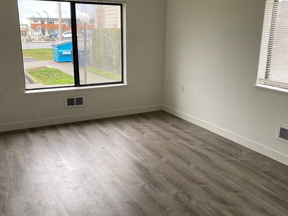 2nd image of 2102 Commercial Ave #7