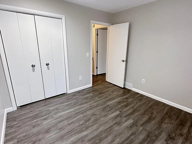 5729 Cresthaven Ln — Photo 3
