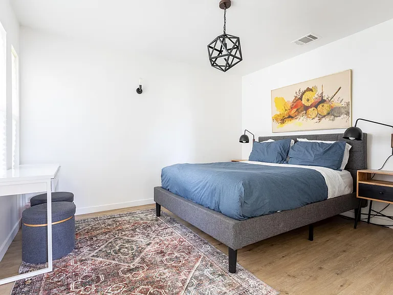 2918 S Harcourt Ave — Photo 18