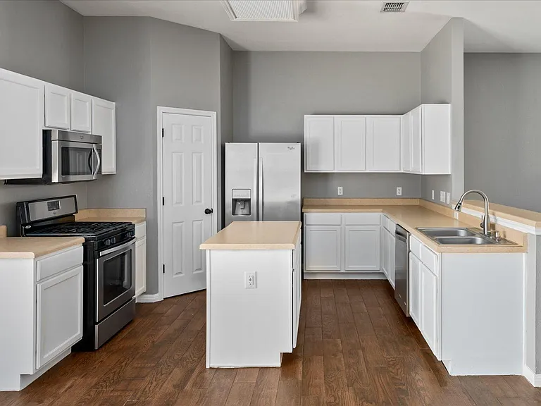403 Thunderstorm Ave — Photo 10