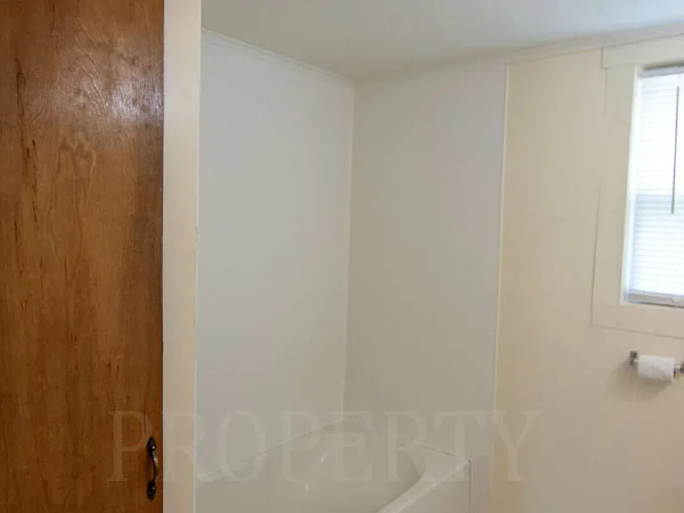1004 W 2nd St — Photo 10