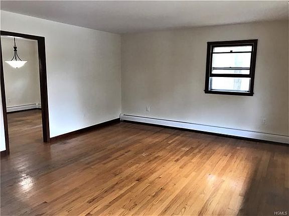 4th image of 221 Craft Ln