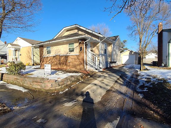 Front Exterior & Driveway