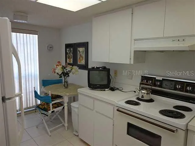2 bed, 1127 sqft, $3,800 — Photo 2