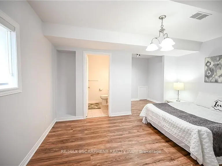 296 Winterberry Dr #LOWER — Photo 19